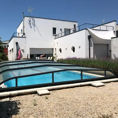 Maison Piscine A Πανσιόν